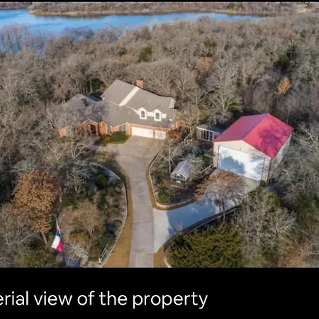 Quiet 1 Acre Lake House Nestled In The Woods 4B/4B